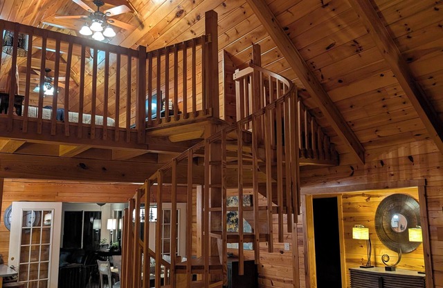 Cozy Log Cabin Retreat - Beach & Town Access! Hot Tub, Fire Pit & More!