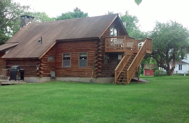 COZY LOG HOME*The Berkshires* Hiking* Skiing**Gt. Barrington *fireplace
