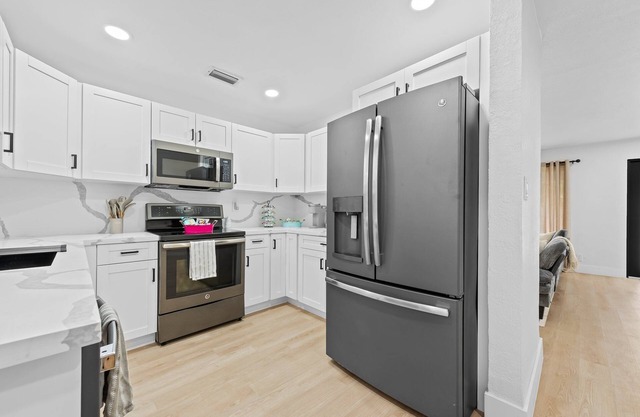 Cozy Luxe Escape Near Las Olas & Beach!