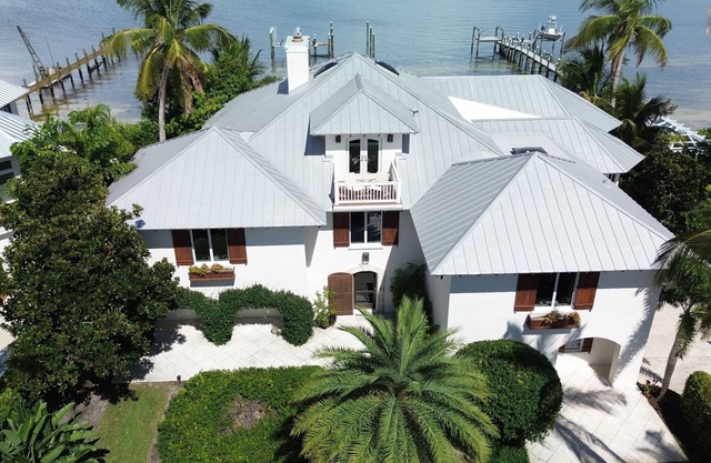 Cozy Luxury Estate In Exclusive Community On Open Water