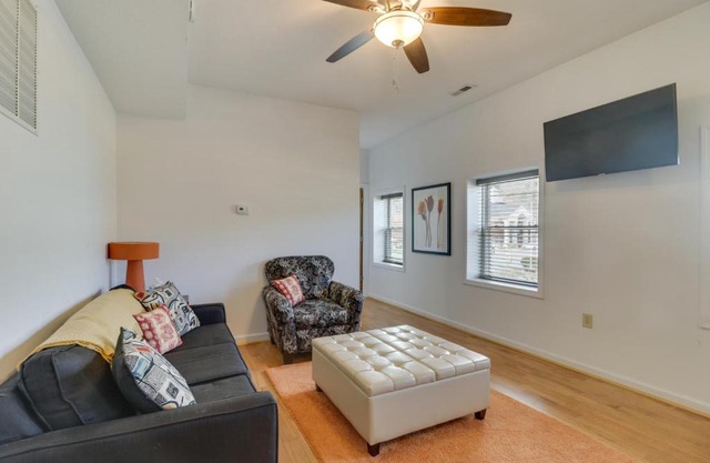 Cozy Marlinton Vacation Rental Downtown Location!