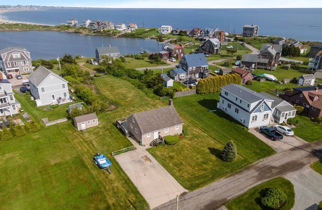 Cozy Matunuck Coastal Escape - Wake up at the beach! Last min avail w/o 8/9