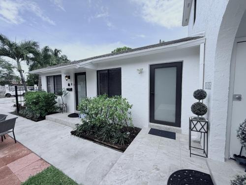Cozy Miami Villa near Coconut Grove and the University of Miami