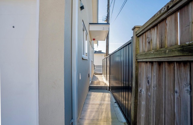 Cozy Modern 3BR Guest Suite In Vancouver w/Great Access To Transit