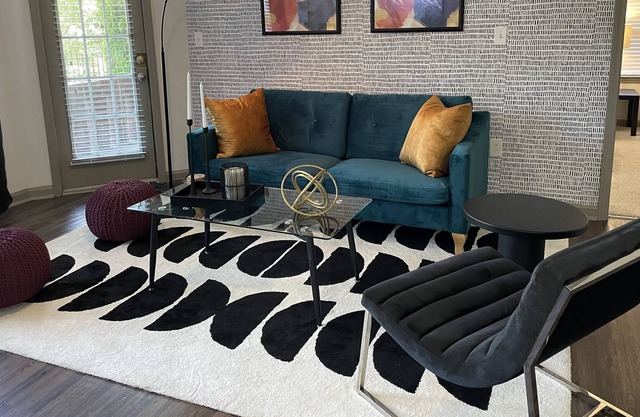 Cozy Modern Apt Sleeps 6 FREE Parking