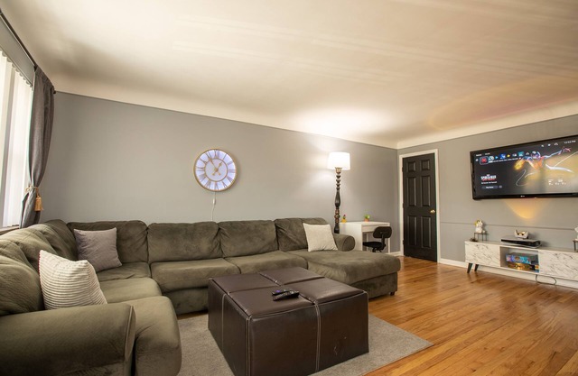 Cozy, Modern Escape; PlayStation 5 and King Suite