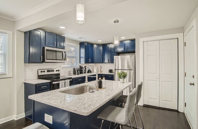 Cozy & Modern Gem By Airport & Downtown