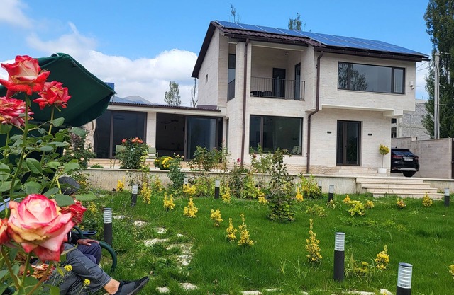 Cozy modern Villa in Dilijan with beautiful garden&fascinating view on mountain