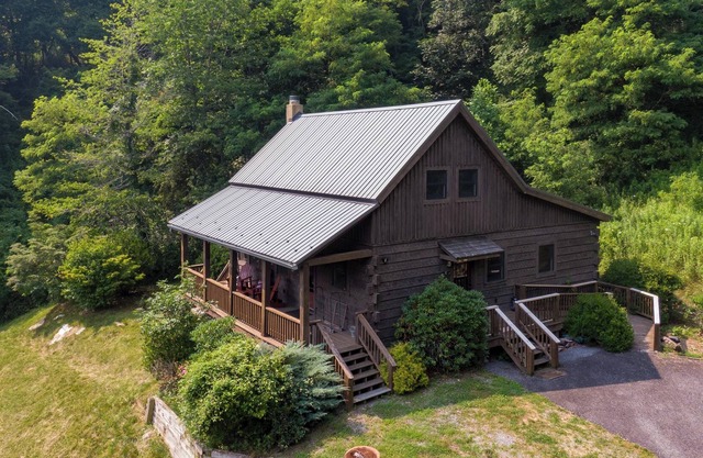 Cozy Mountain Cottage - Relax in picturesque Northwest Watauga County!
