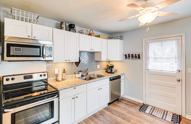 Cozy Nashville Retreat w/ Deck ~ 6 Mi to Downtown