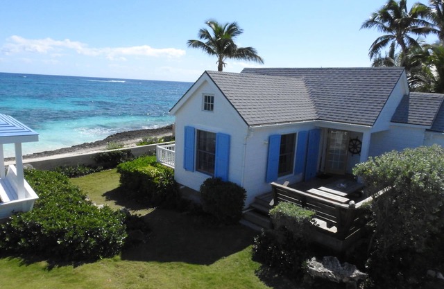Cozy Ocean-Side Cottage in Historic Hope Town Settlement