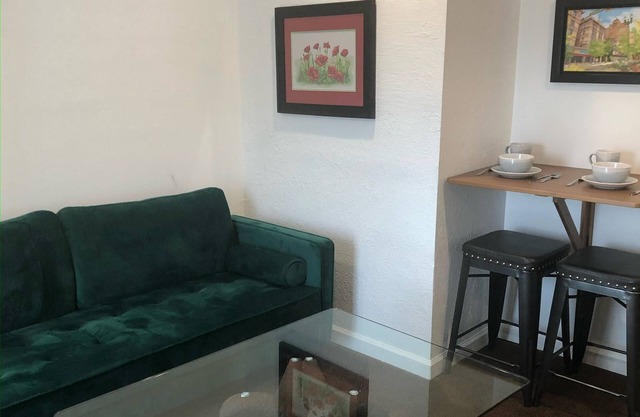 Cozy one bedroom apartment near utep and downtown