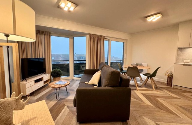 Cozy Panorama Flat by the Beach