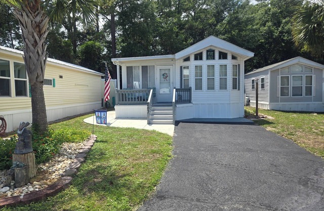Cozy Park Model home in charming RV Park located in North Myrtle Beach