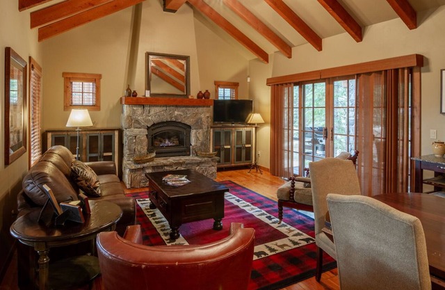 Cozy Pet Friendly Cottage with POMA lift access | Vaulted Ceilings | Spectacular Mountain Views