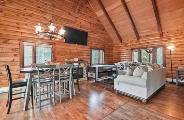 Cozy Pocono Wooded Cabin Oasis | Firepit