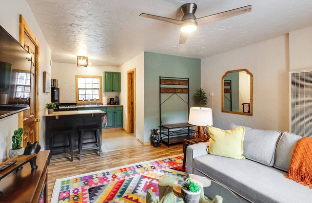 Cozy Red River Getaway - Walk to Main Street