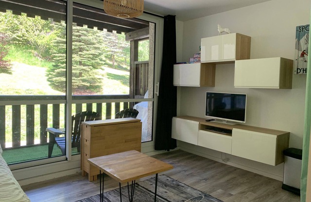 Cozy renovated studio 4 pax, balcony, parking, ski box