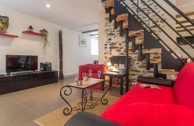 Cozy Retreat: Beach, Countryside & City - Family-Friendly with Garden & Bikes