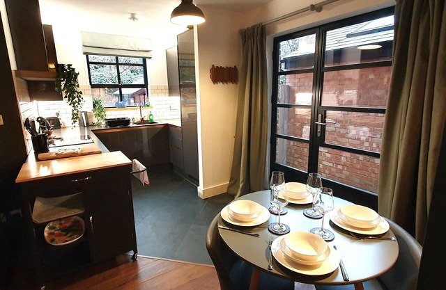 Cozy Retreat Near Snaresbrook Station!