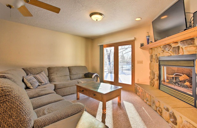 Cozy Riverfront Home w/Fire Pit in Houghton Lake!