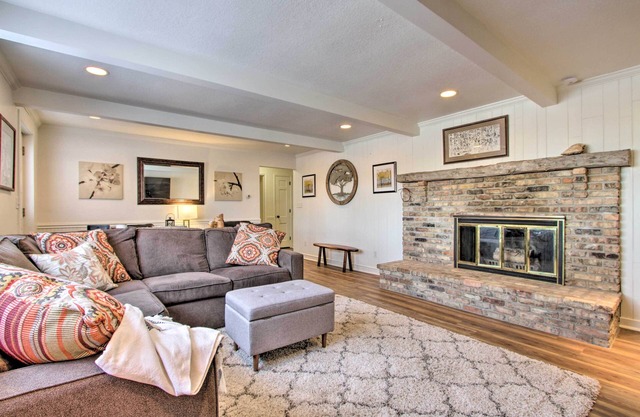 Cozy Rochester Retreat ~ 3 Mi to Mayo Clinic!