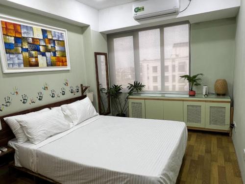 Cozy Rooftop Retreat with Netflix & Gym, Near Metro & Mall