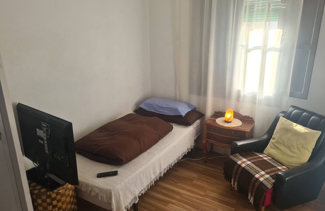 Cozy Room for Rent in Alicante. 25 Minutes to the Beach. Smarttv
