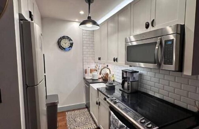 Cozy room in beautiful 3 bedroom apartment in modern building