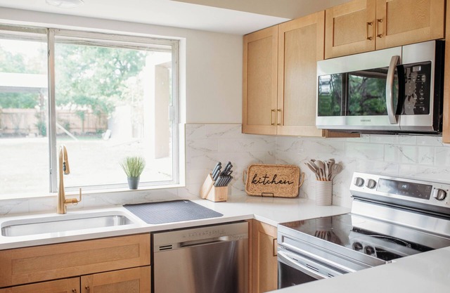 Cozy Rustic Austin Retreat – just 15 min to Zilker Park & 17 min to downtown.