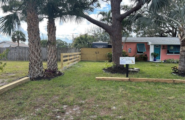 Cozy RV in Beach Art District in Melbourne with AC, WiFi, & Pet-Friendly!
