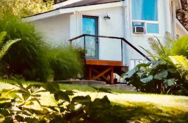 Cozy Sandpoint Cottage. Just a short bike to Sandpoint or Dover!n