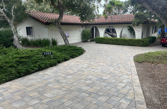 Cozy Single Level Patio Home in Del Monte Forest, Walk to Beach. Pet friendly