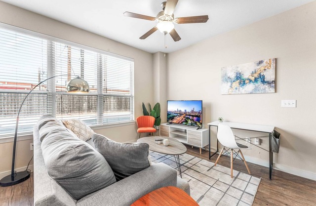 Cozy SoCo 1BR King Suite w/GymPickleballLaundry