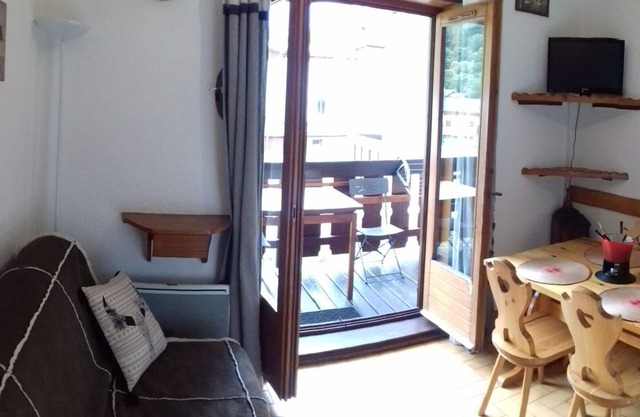 Cozy South-Facing 1BR Apt for 4 Near Ski Lifts with Free Shuttle