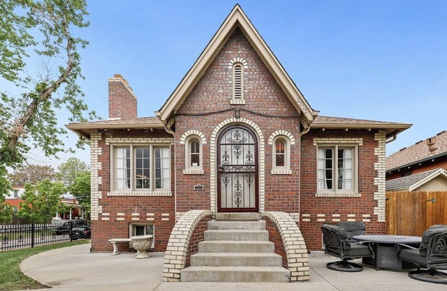 Cozy & spacious apartment walking distance to the best of Denver!