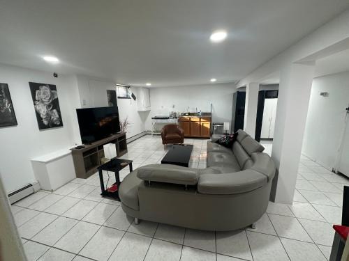 Cozy Spacious Guest Suite