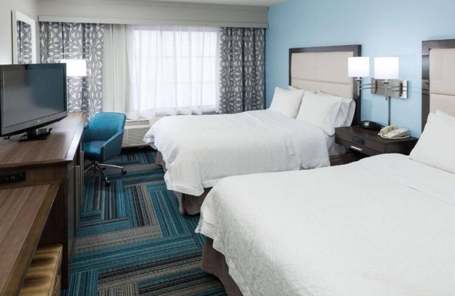 COZY STAY NEAR DOWNTOWN AND THE AIRPORT