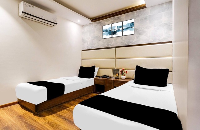 Cozy Stays Andheri Near Western Express Highway