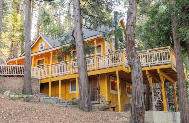 Cozy Storybook Cabin w/Hidden Rooms & Knotty Pine!