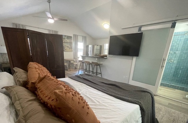 Cozy Studio Apartment with Bayou Views