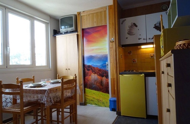 Cozy Studio for 2 near Slopes, Free Parking, Elevator, Ski Locker