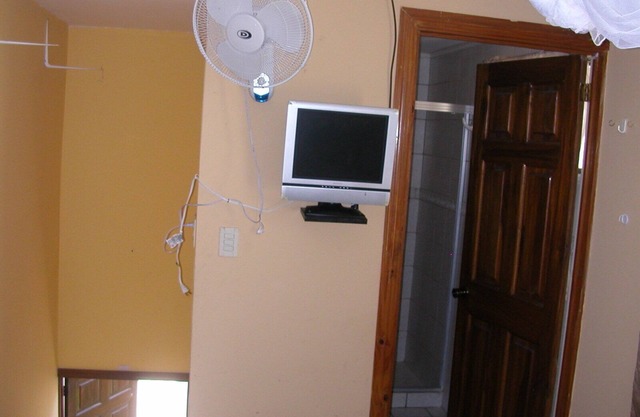 Cozy studio in peaceful San Jose with WiFi+water+kitchen and mountain view