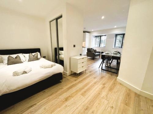 Cozy Studio in Solihull with Parking - NEC or Airport