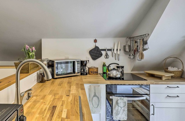 Cozy Studio Near Bear Brook State Park!