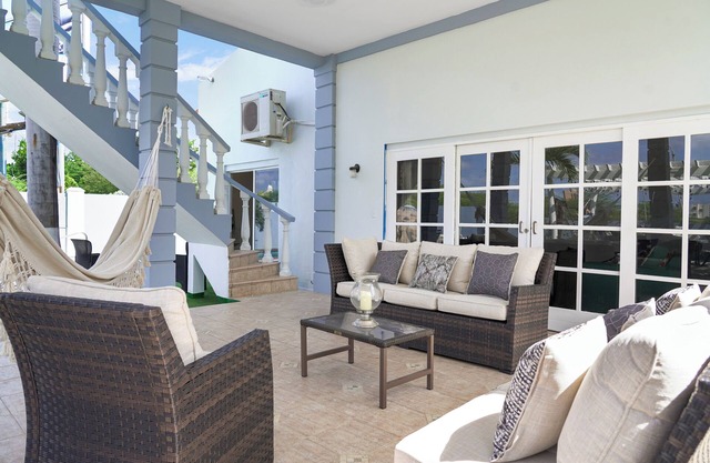 Cozy Studio! Stay Homey with Garden and Pool.