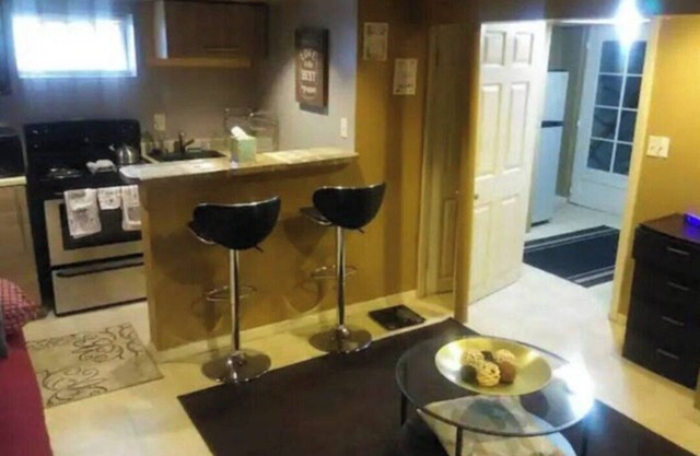 Cozy Studio w/Private Bath, Entry & Kitchenette