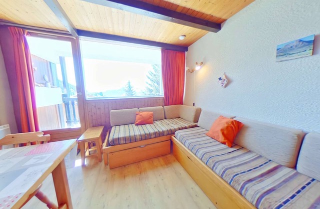 Cozy Studio with Balcony in Les Saisies, Sleeps 4, Central Location