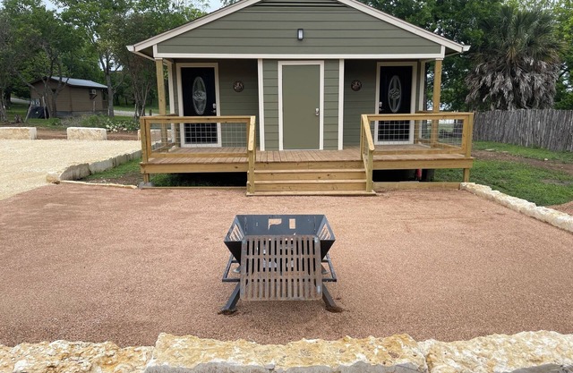 Cozy Suite in New Duplex located in Downtown Bandera