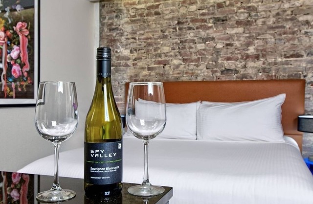 Cozy Suite Steps from San Francisco’s Waterfront, Shopping & Dining